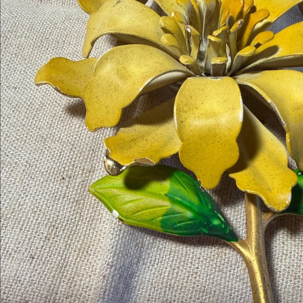 Vintage Sunflower Metal Brooch. Flower Power Era. WA558